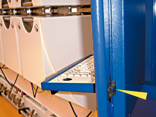 Swivel systems for machine keyboards