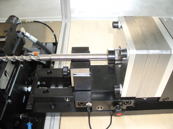 Variable stop systems for workpiece heads in production mac...