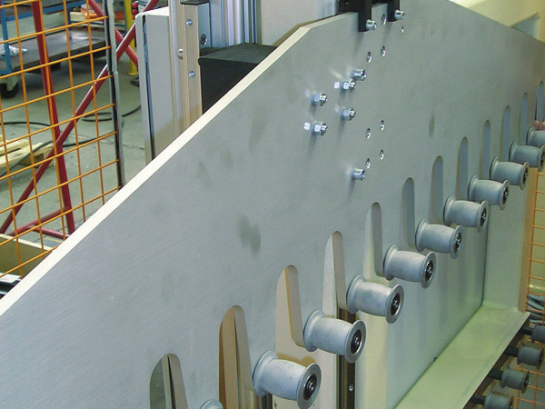 Safety clamping systems for rail constructions on tyre buil...